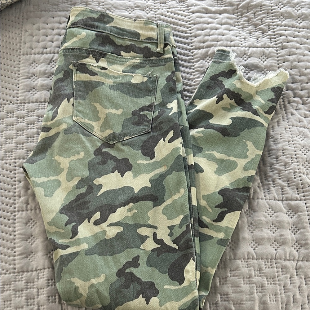 Tractr Blu Camouflage Skinny pants with distressing